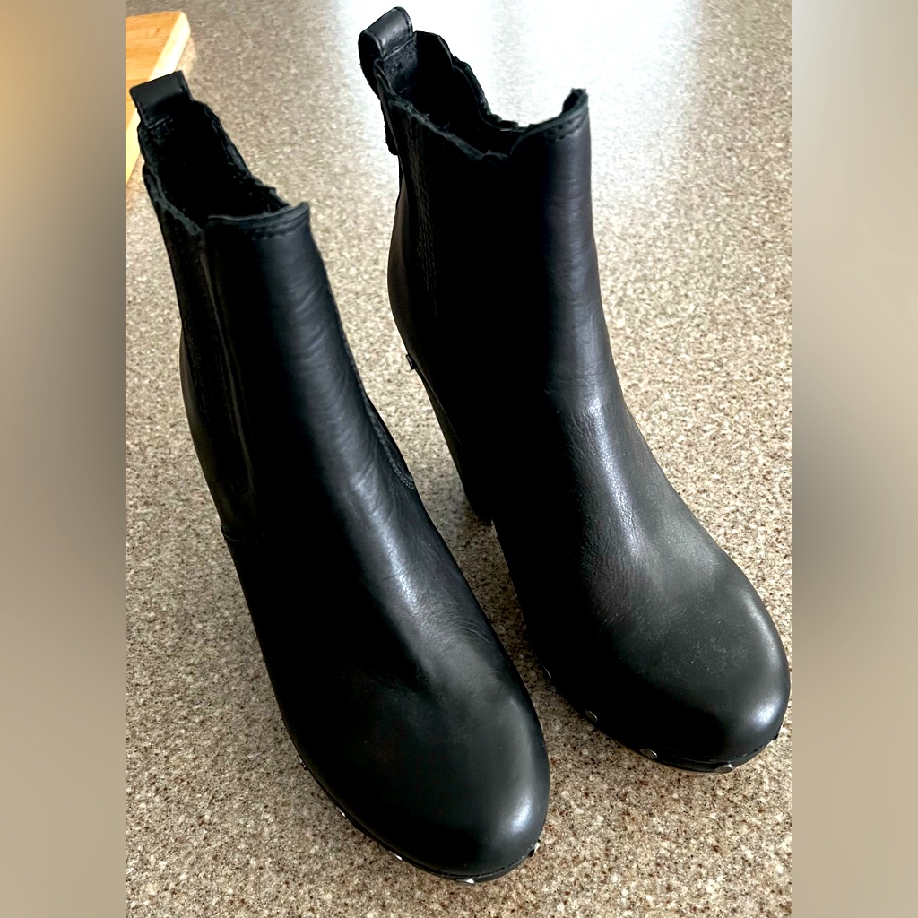 Ugg Boot Size 39 - Authentic
